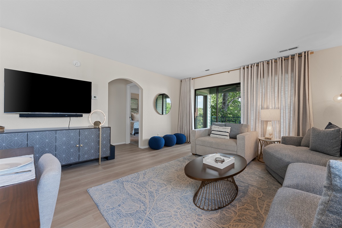 📺 Cozy nights in—enjoy your favorite shows on the 55” smart TV with cable, surrounded by warm lighting and thoughtful design.