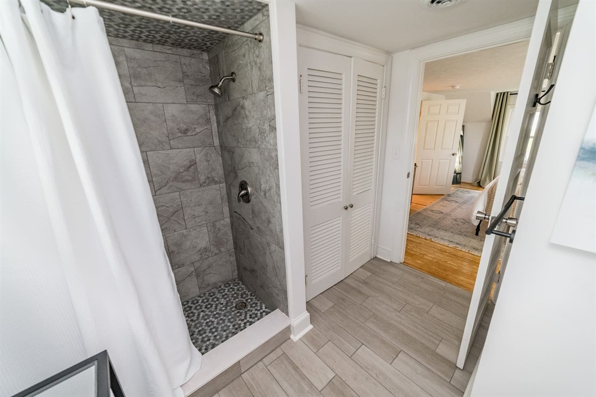 Magnolia Suite bathroom (Bathroom #4)