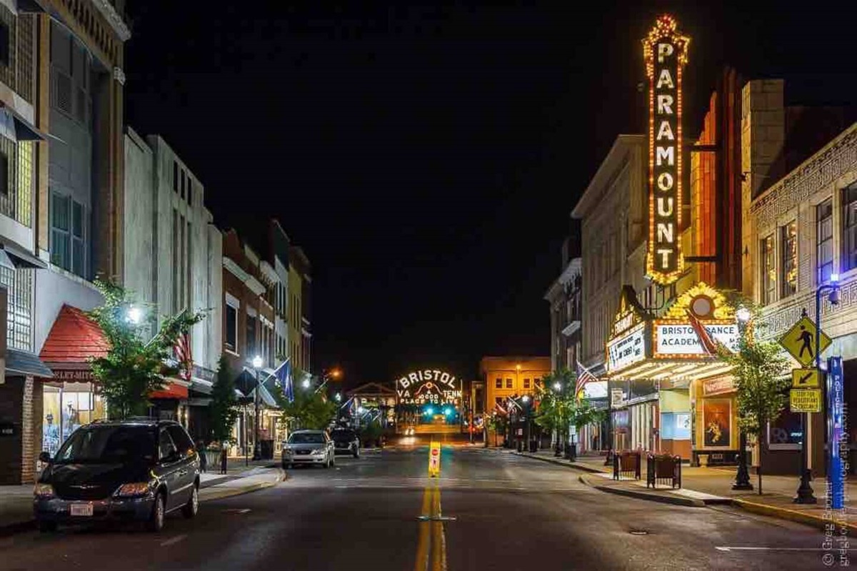 The Paramount Theatre is a hidden gem located in Downtown Bristol. It hosts incredible musical and theatric shows, as well as comedy shows and more!