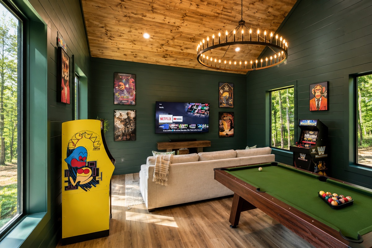 Game Room: Unleash your competitive spirit with pool, retro games, and Netflix vibes!