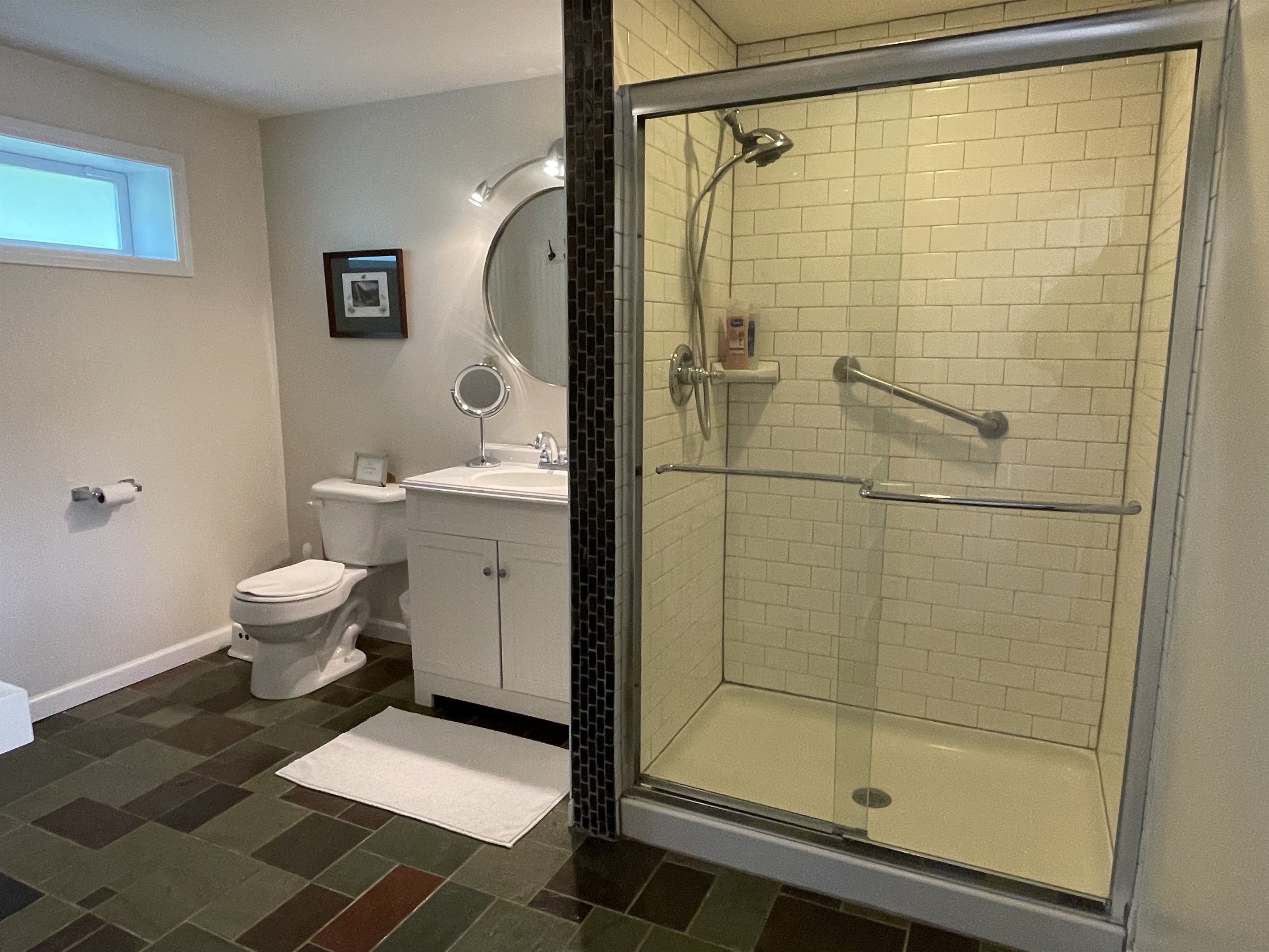 1st floor bath off hallway