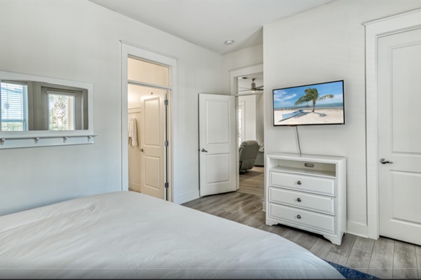 Primary Bedroom - 1st floor King Bed w/ en-suite bathroom