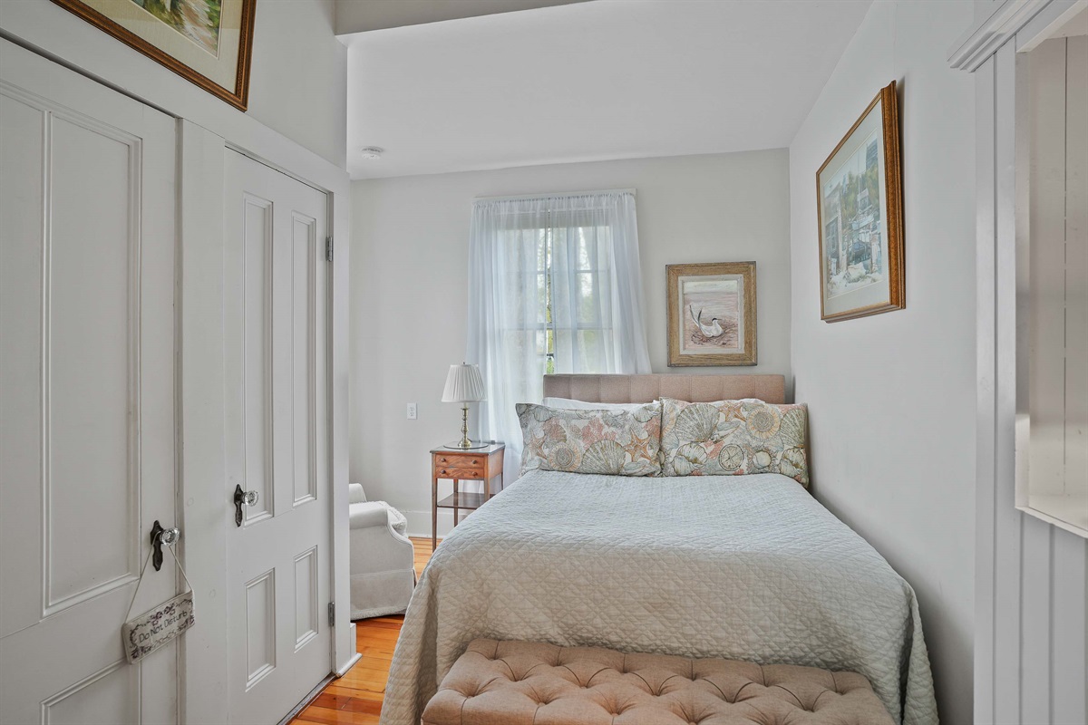 West 1st Floor Queen Bedroom 11 EnSuite