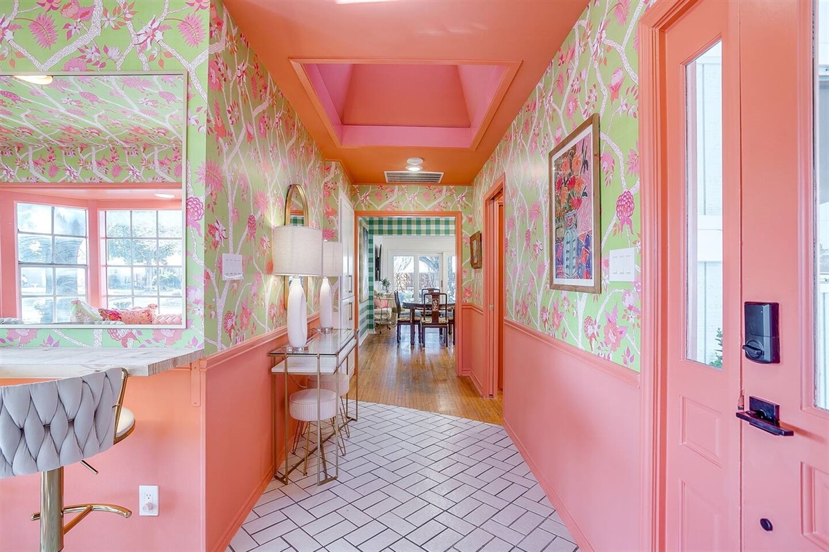 Interior flow connecting gathering and sleeping spaces