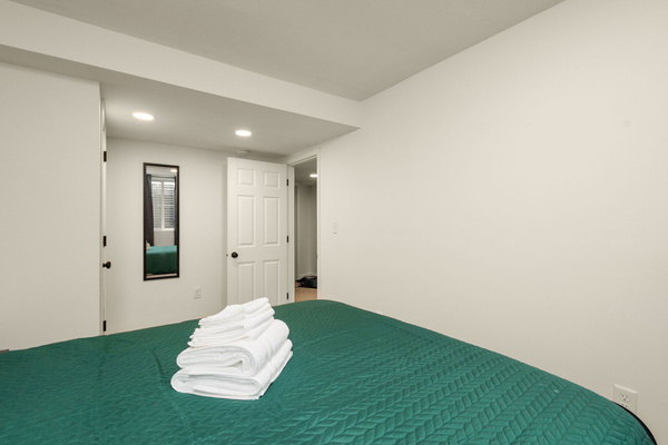 Rockne Retreat<>6BR 3BA Home Close to ND, photo 17