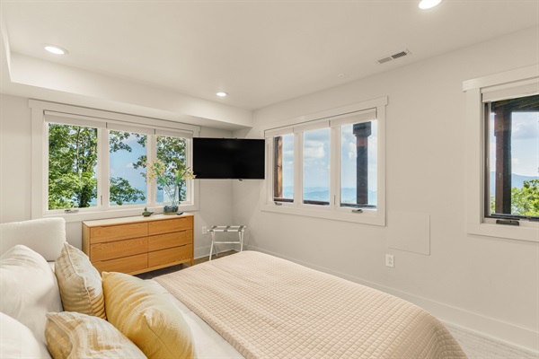BR4: Queen bedroom with ensuite bathroom, downstairs
