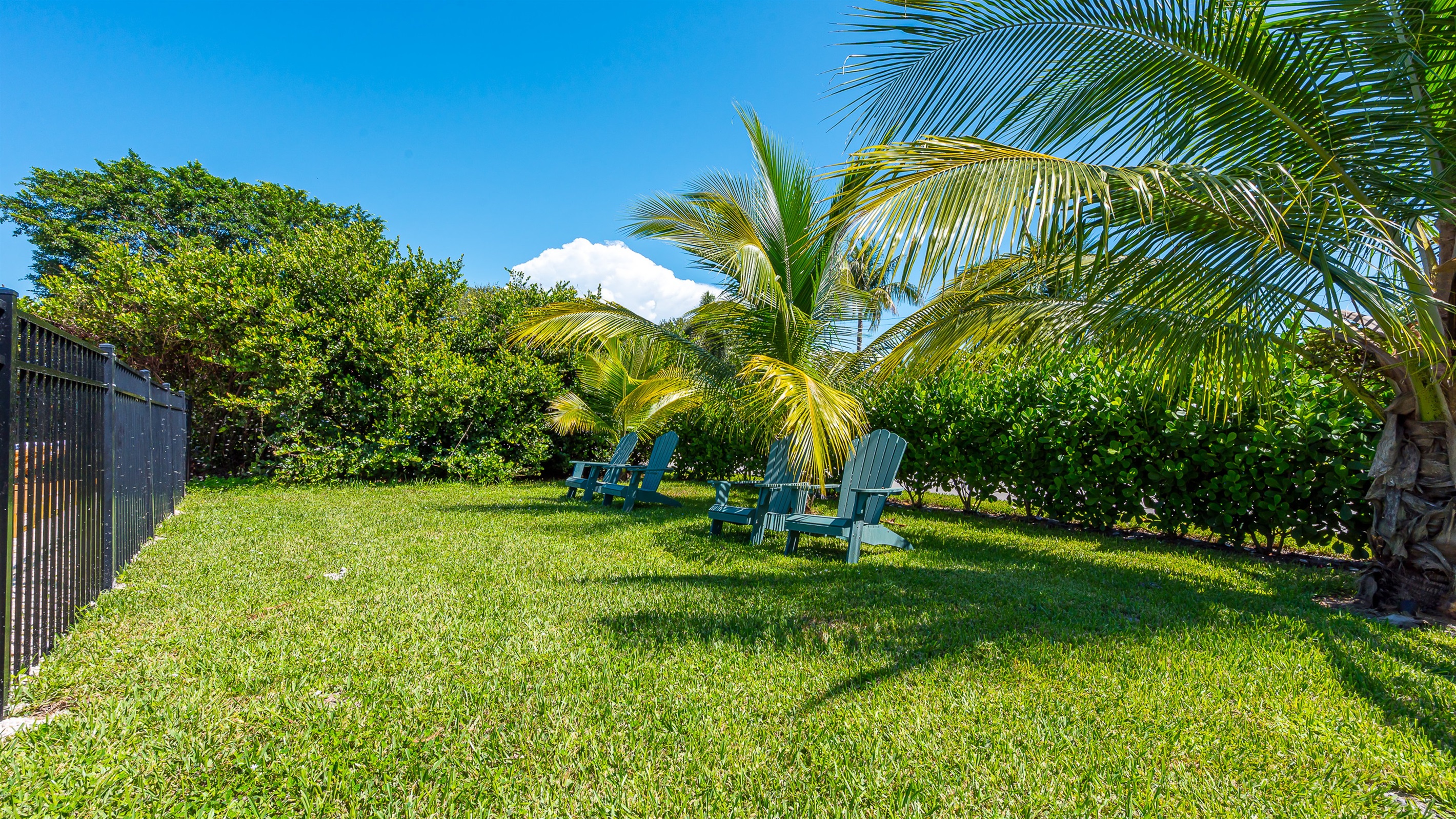 You are surrounded by lush tropical landscaping. With plenty of space to relax nearby, it’s perfect for outdoor dining and entertaining under the Florida sun.