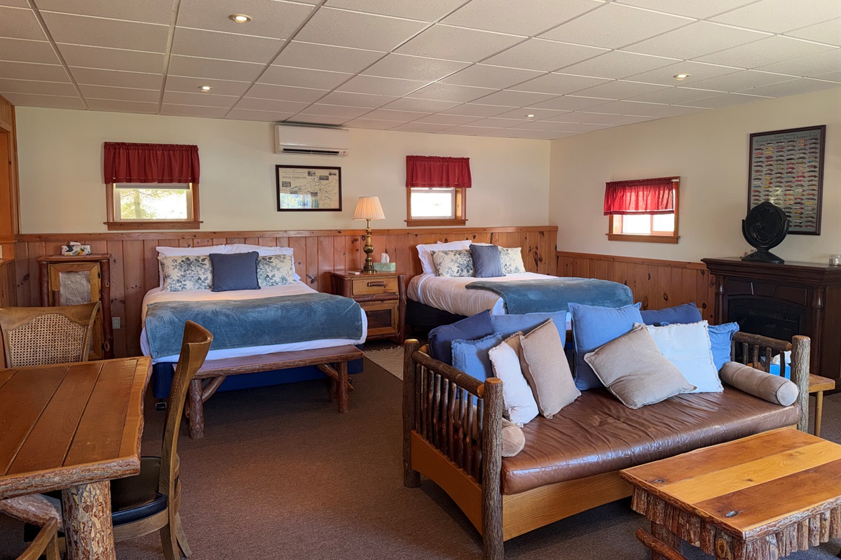 The Nest - 2 Queen studio area