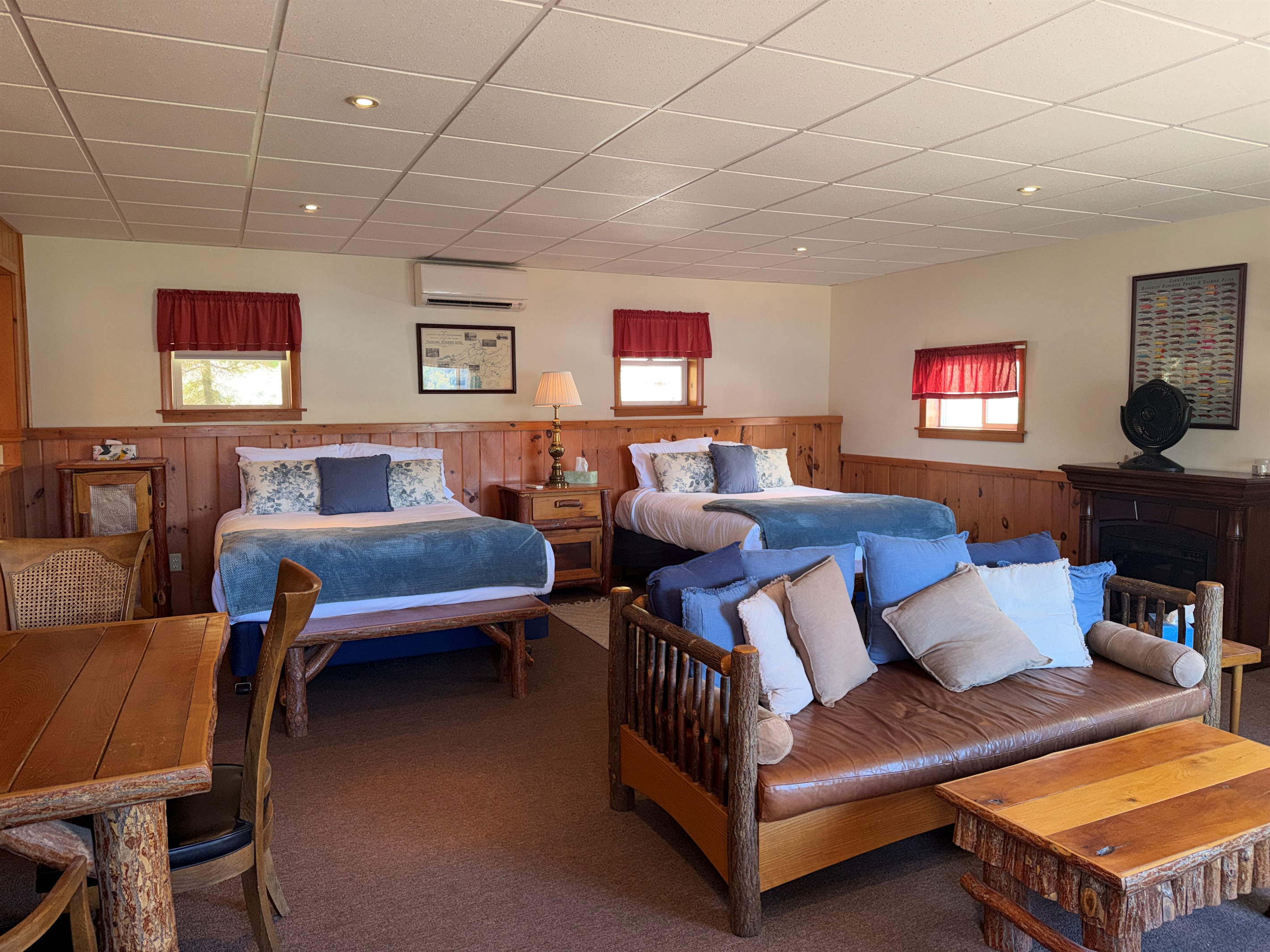 The Nest - 2 Queen studio area