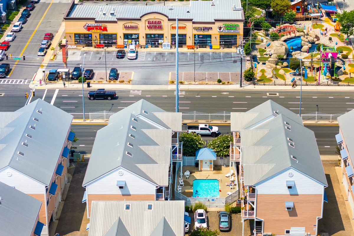 Nick's Mini-Golf, Alley Oops, Fractured Prune, Dunkin, Johnny's Pizza across the street