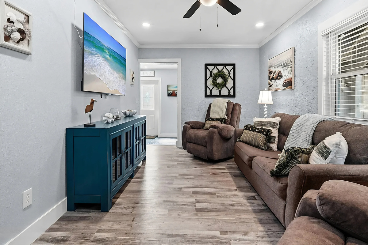 Biltmore Beach Bottom (1st floor) living area with sleeper sofa