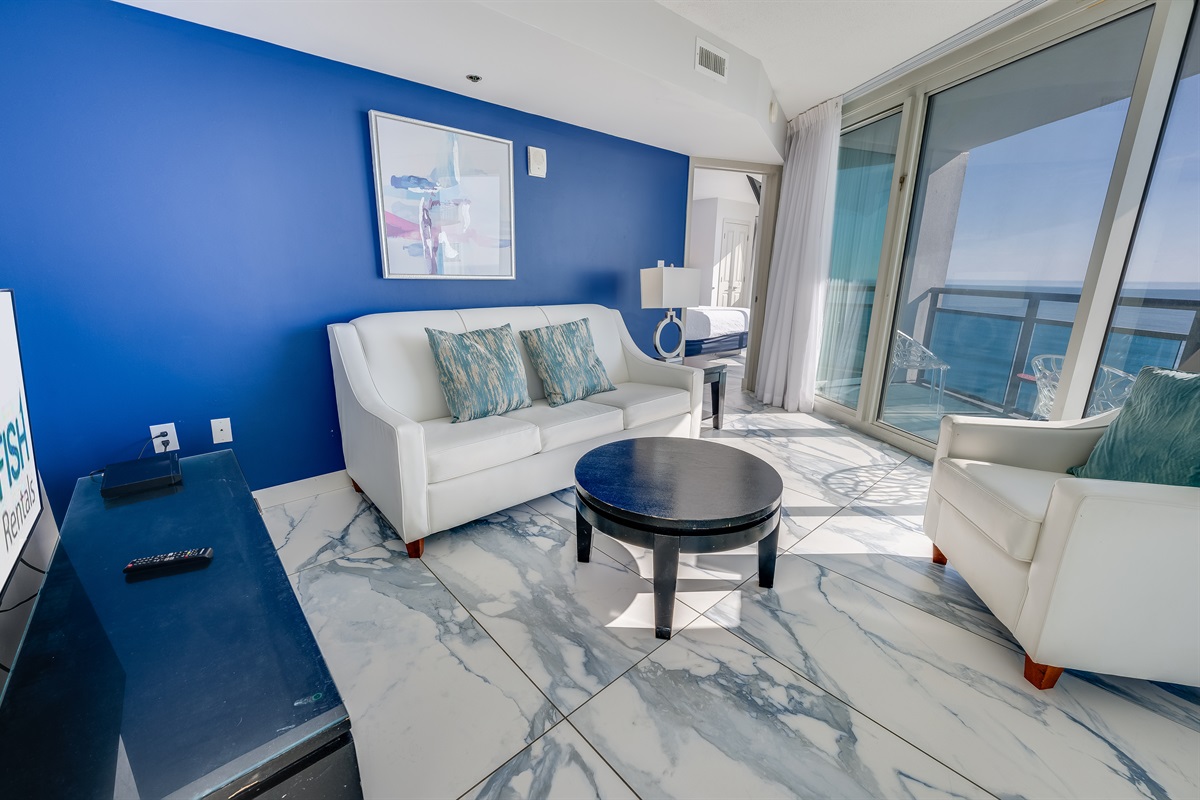 Amazing Living Room with Stunning Views🌊☀️