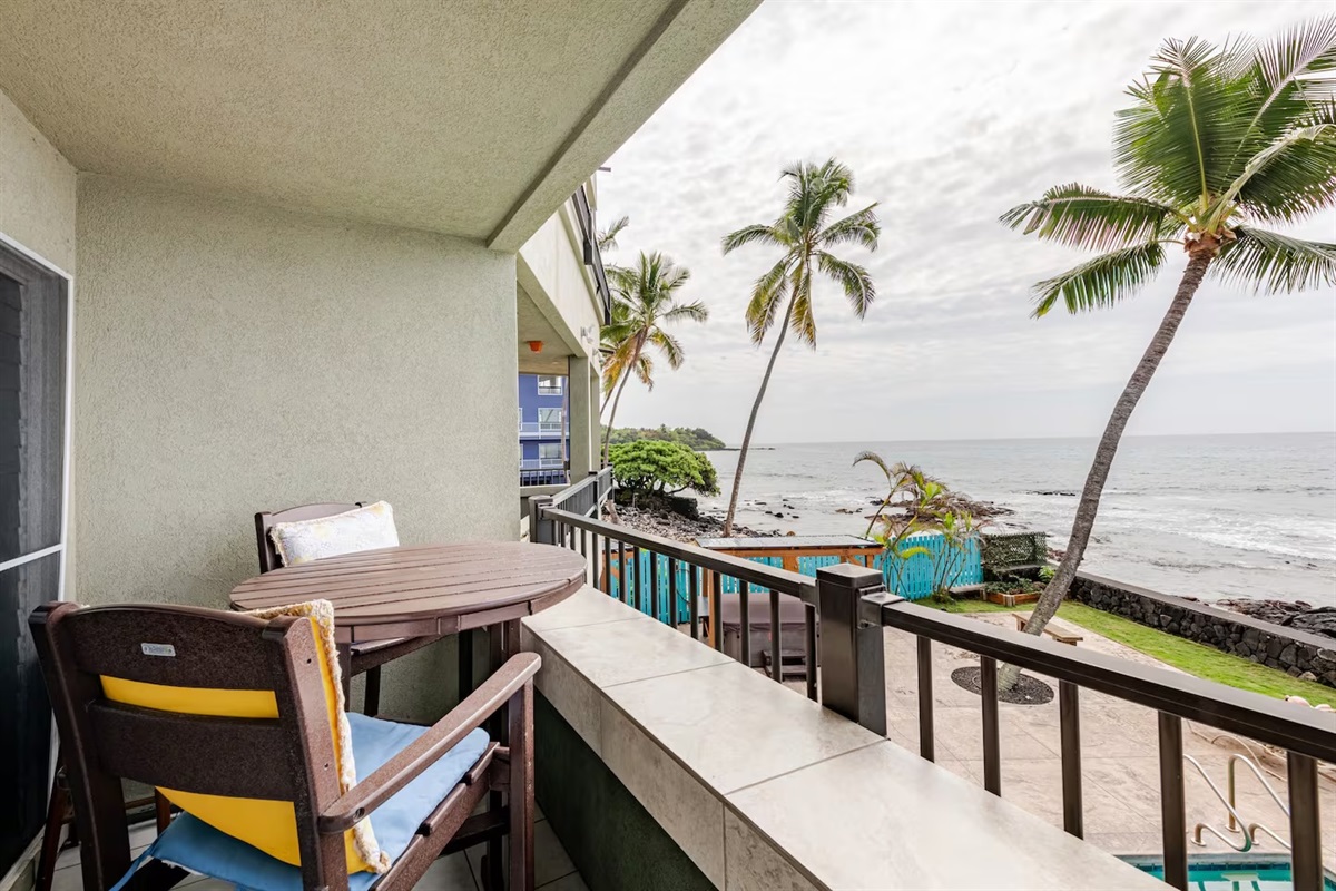 Nice long oceanfront deck with double sliders.