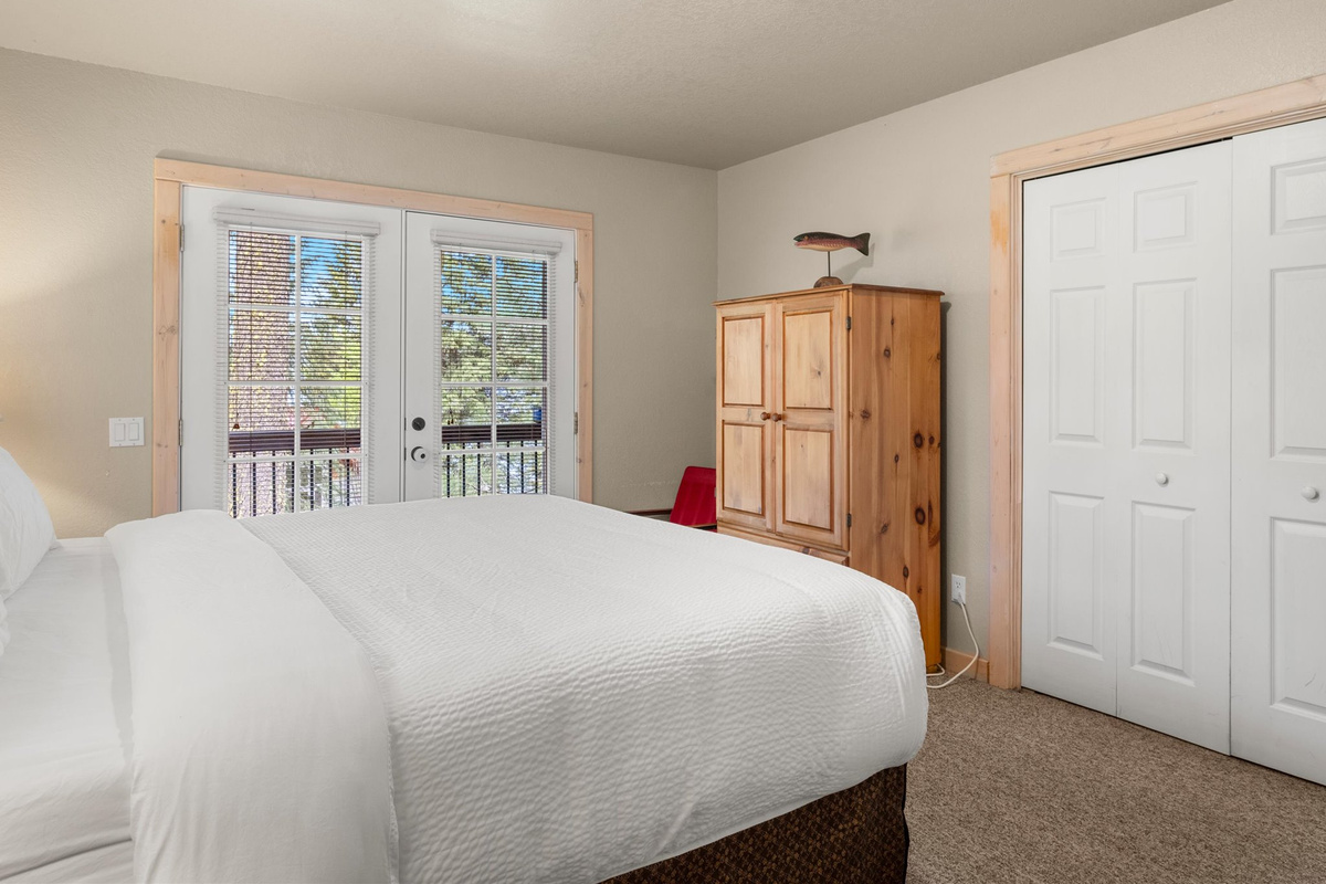 Hawks Nest Primary Bedroom