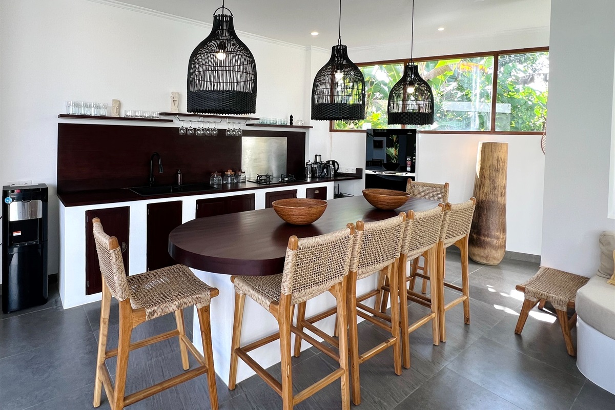 Kitchen & Dining Area
