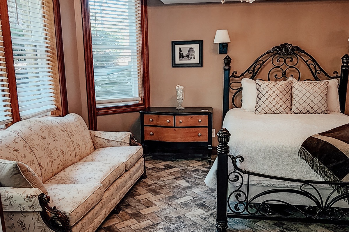 Garden Suite at Ellis Nightly Lodging in Eureka Springs, AR