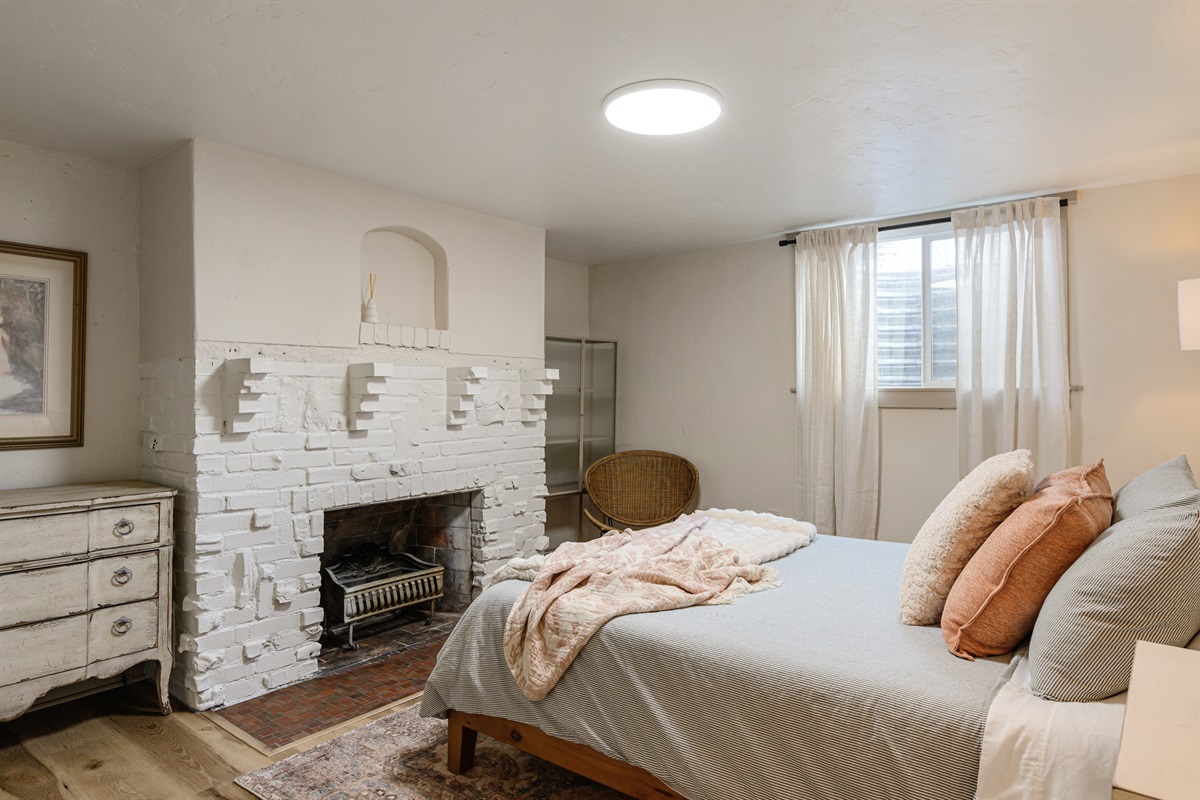 Bedroom 4 with queen mattress 