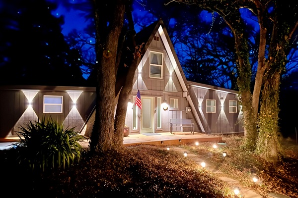 A-Frame of Mind Texoma Welcomes You Day or Night | Self Check-in with Smart Lock