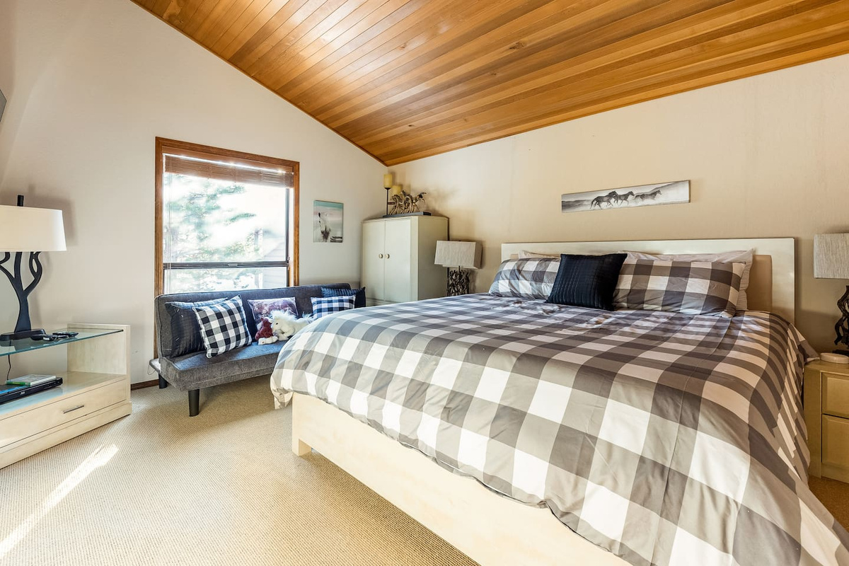 The "horse haven" room features a king bed and a twin bed (futon has been replaced with a twin bed).
