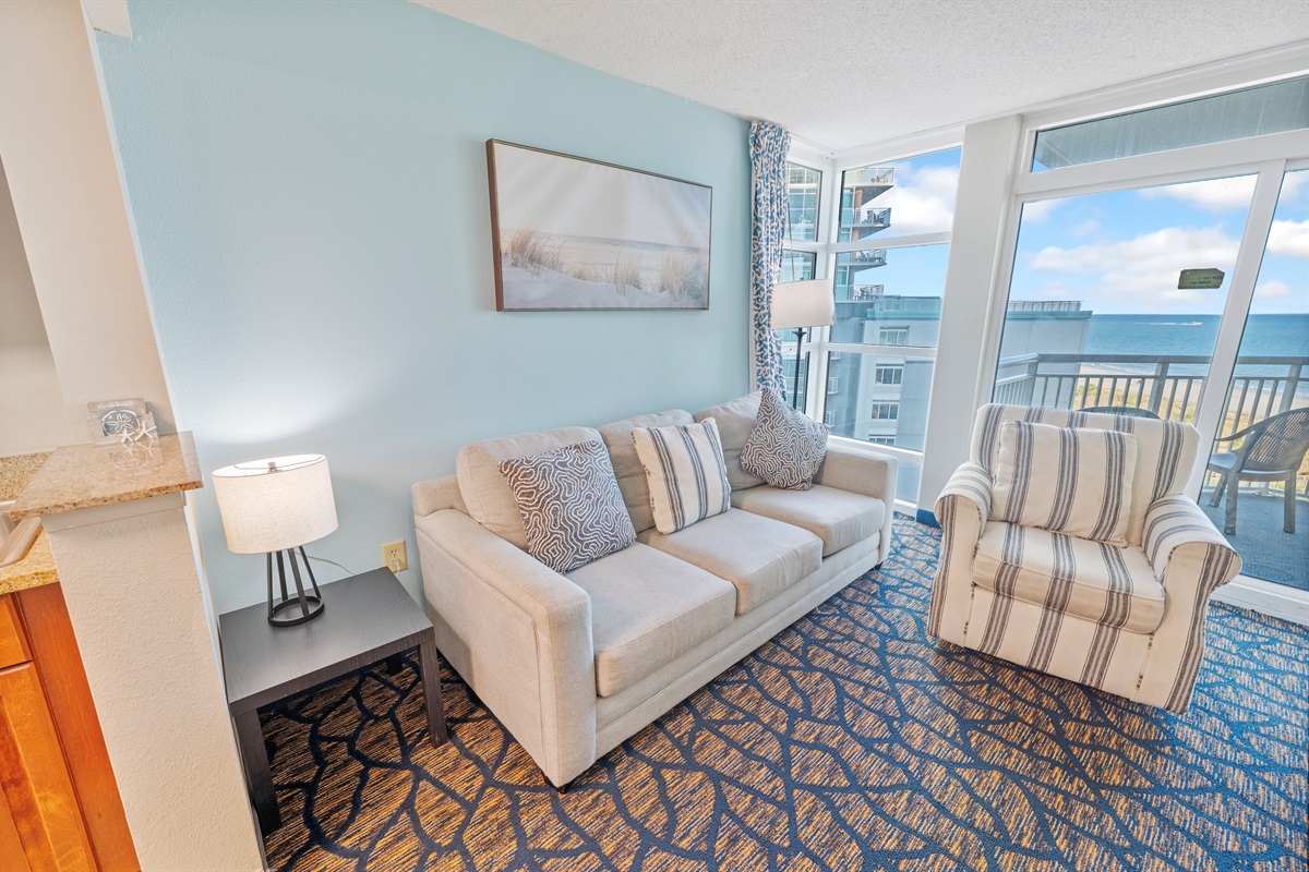 Living Room with Stunning Views🌊☀️