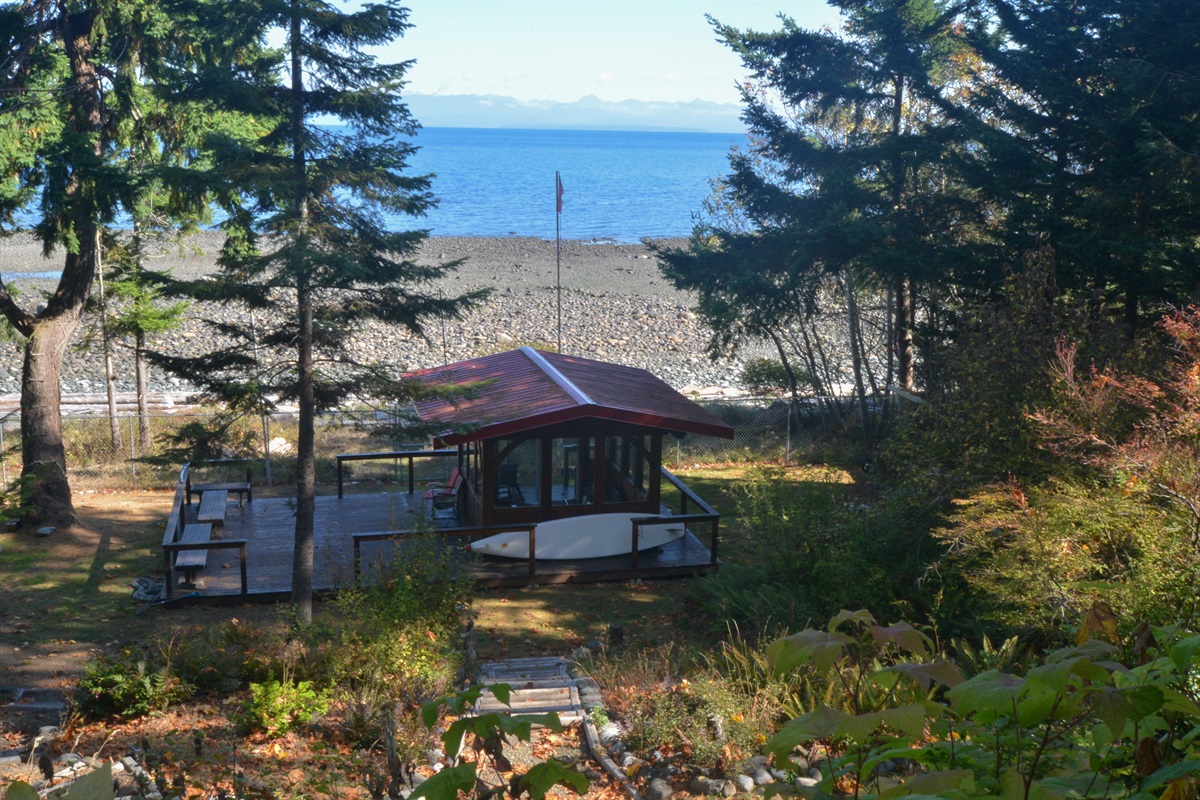 Private gazebo lounge just above the beach