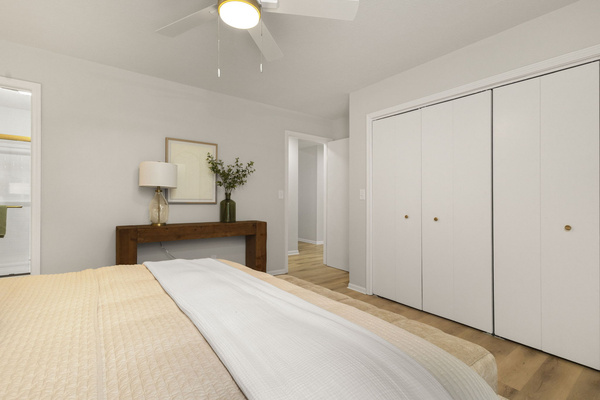 Walk to ND Luxury 2BR/2BA Condo Balcony + Parking, photo 19