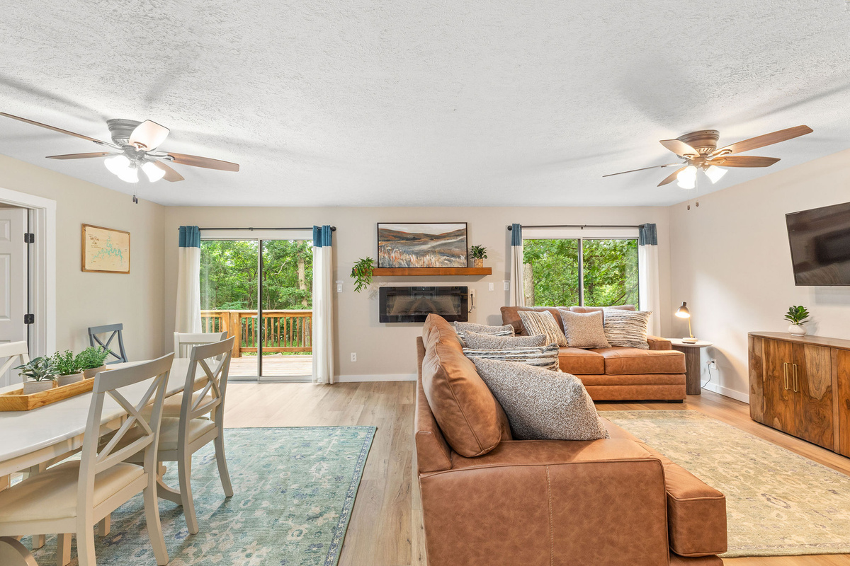 Open living room and dining room with space for everyone!