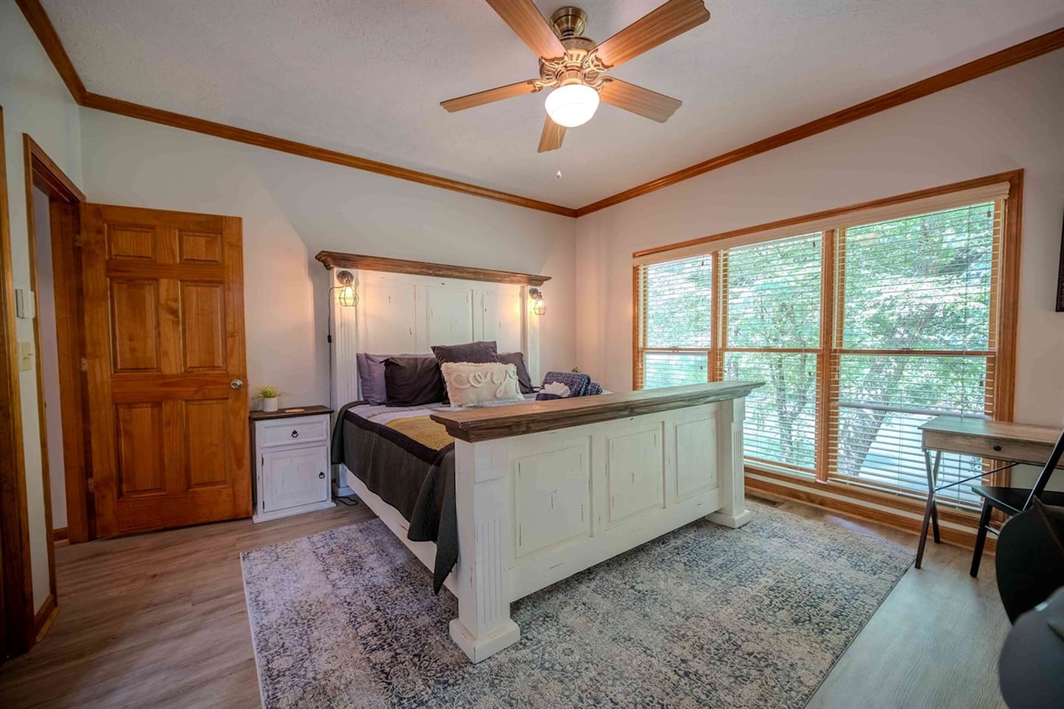 Master King Bedroom | Windows overlooking the river | Desk for a workspace | Full body mirror | Ensuite Bathroom attached
