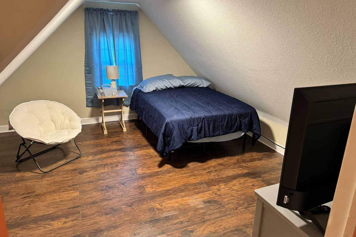 Upstairs Bedroom #1