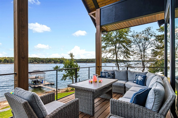 Drinks, views, and fresh air — your outdoor happy place.