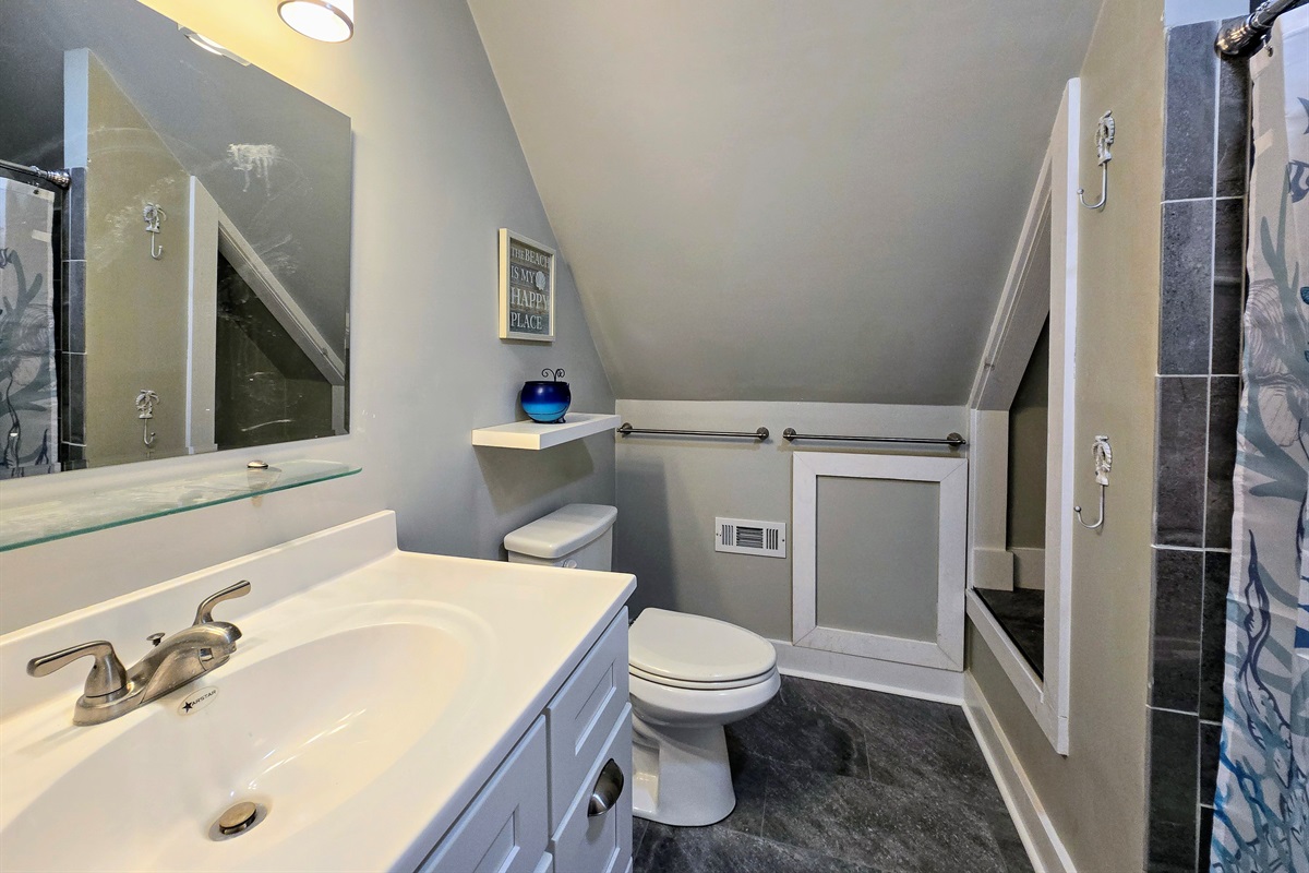 2nd Floor Hall Bathroom