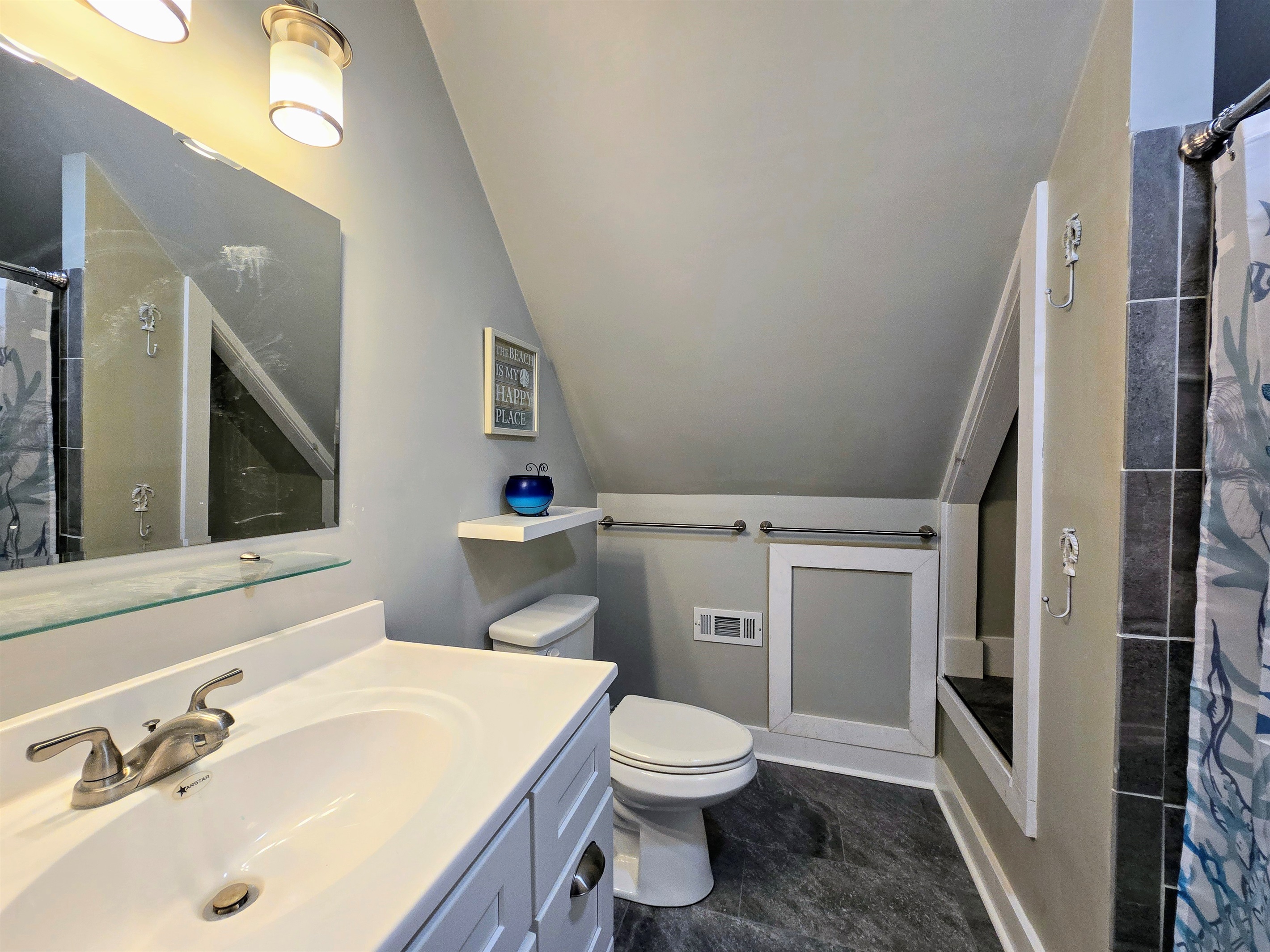 2nd Floor Hall Bathroom