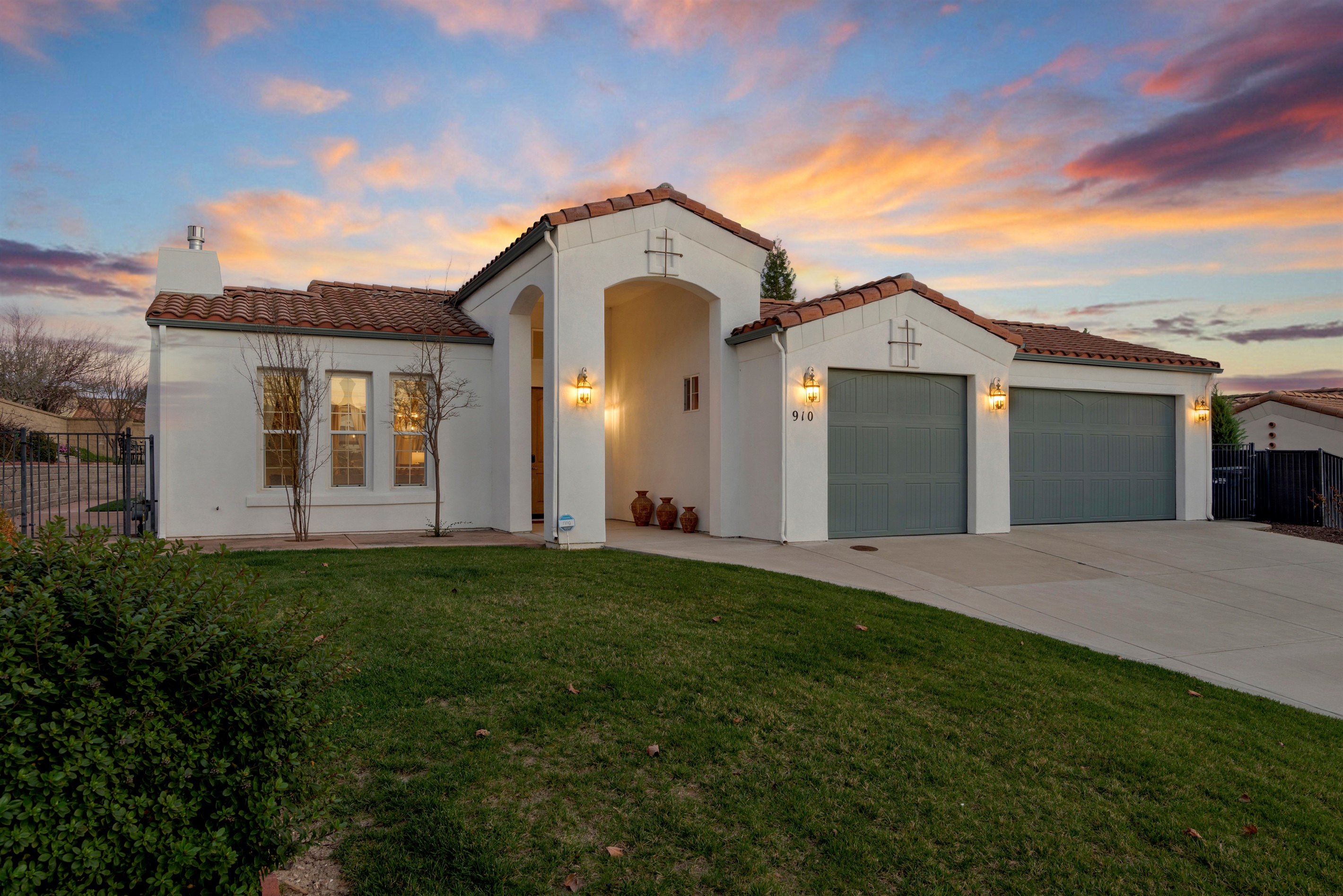 A beautifully constructed, Spanish-style home with high ceilings and a spacious, airy feel. One of the most up-scale neighborhoods in Paso Robles! 