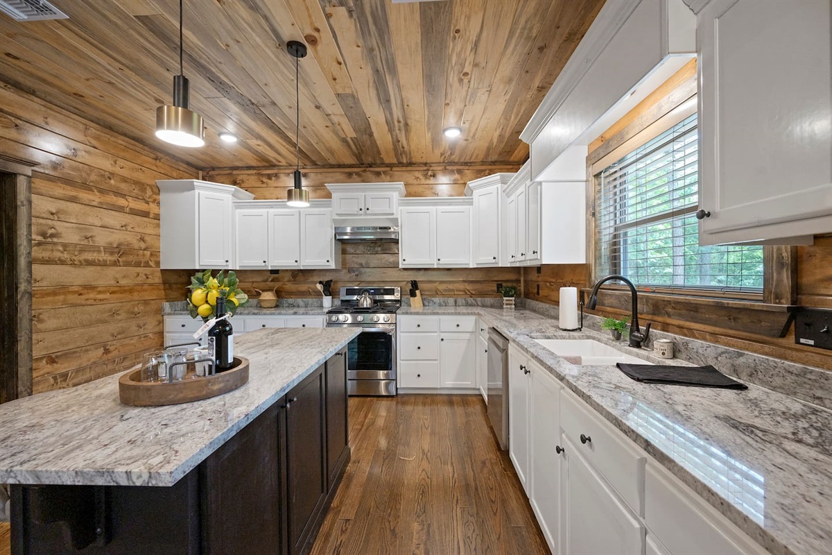 Spacious, bright, and organized—perfect for both casual breakfasts and gourmet dinners.
