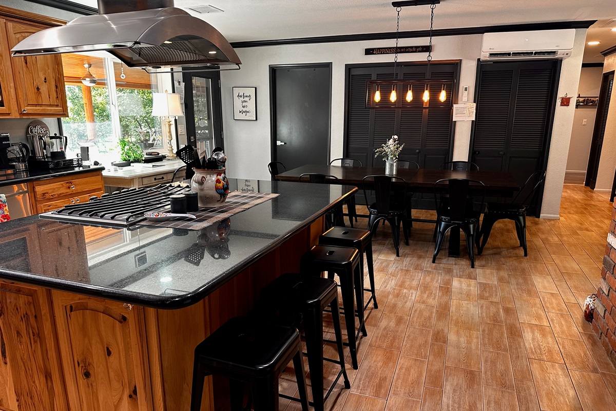 Kitchen Island with Stools (4)
