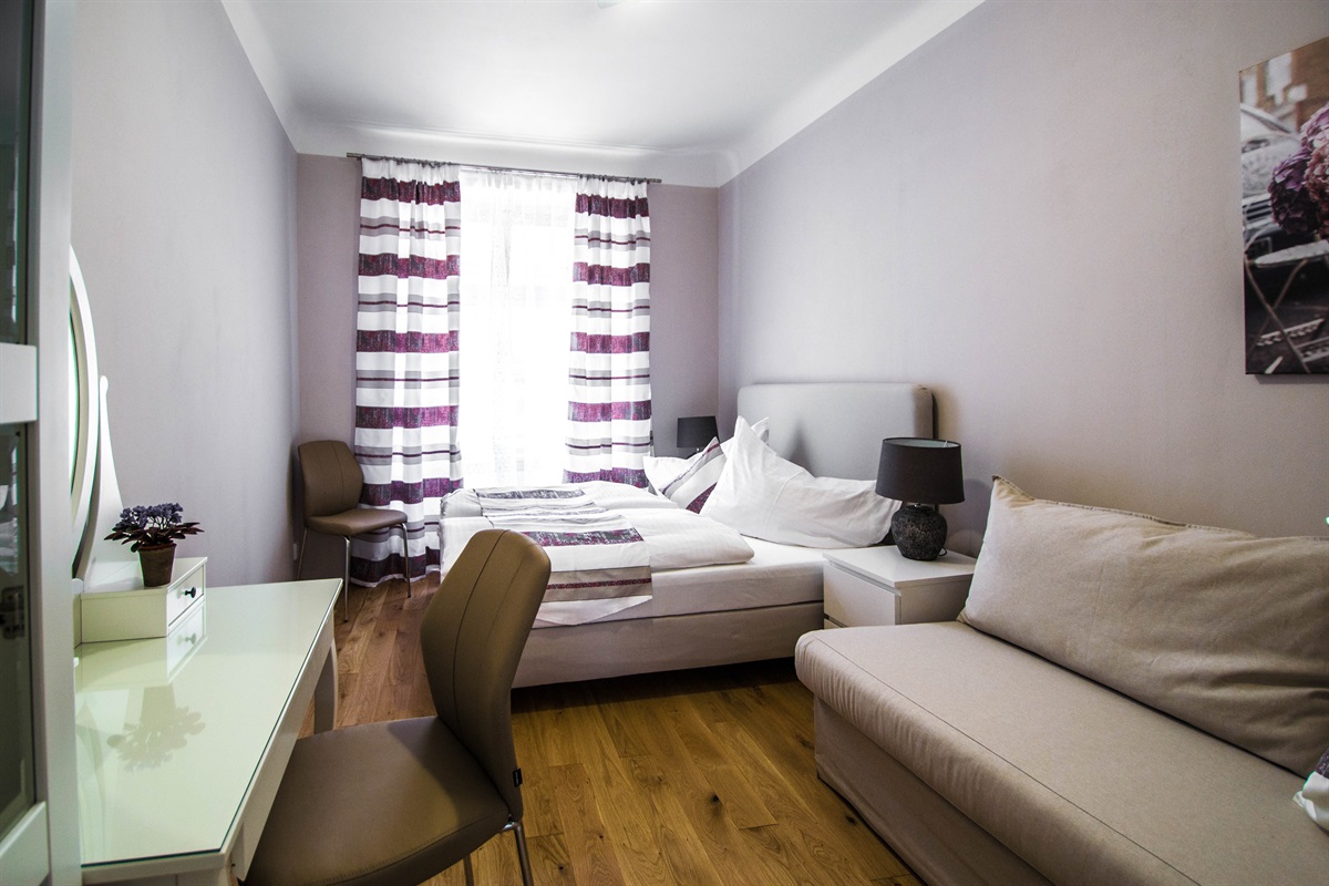In the bedroom you will also find additional chairs for a big family dinner
