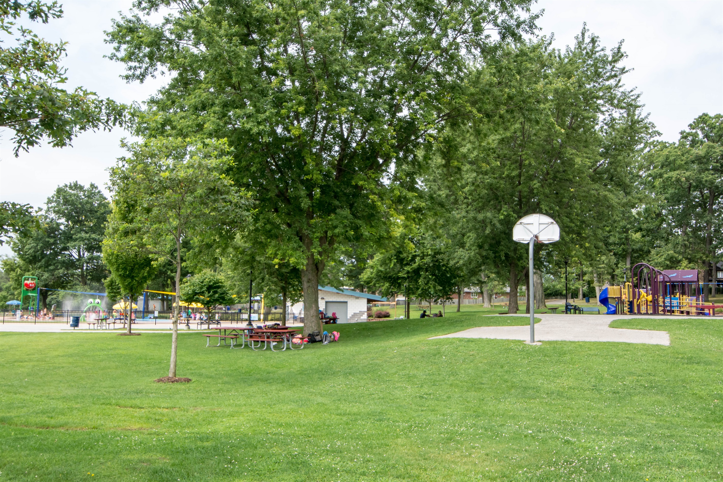 Seacliff Park & Beach is just a short 5 minute drive away. This public space provides access to free amenities provided by the municipality; beach volleyball & basketball courts, picnic areas, charcoal barbeques, wheelchair accessible beach and more.