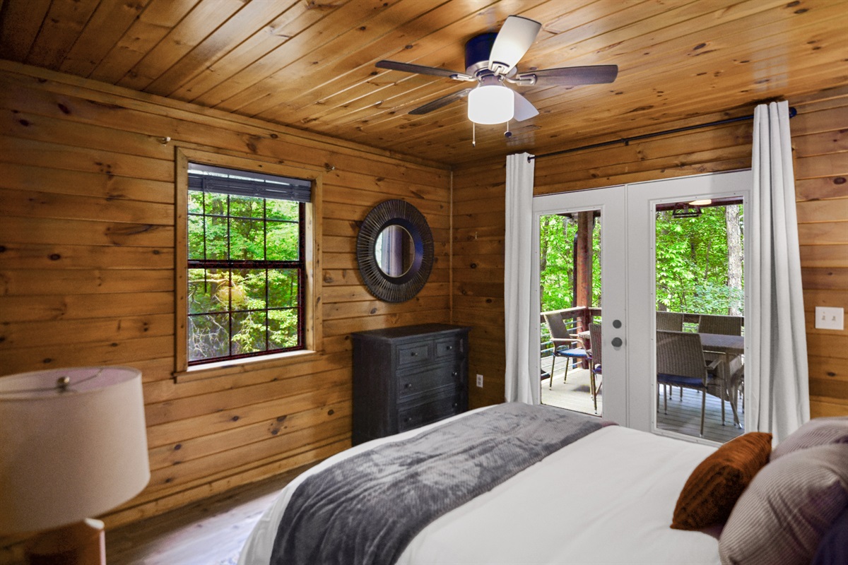 Bedroom on main level- queen bed w/ dresser 