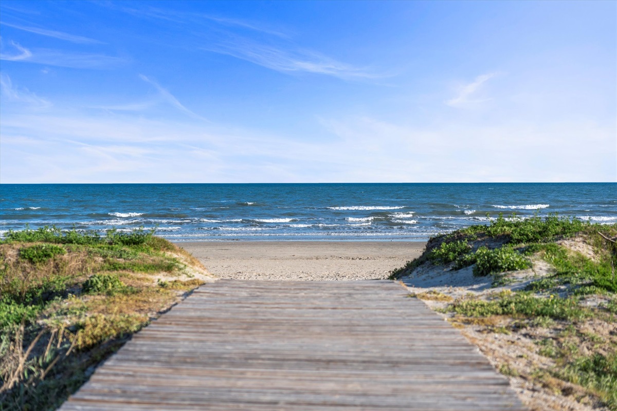 5412031b94af43f586cb670d8fca4f4d Large | Beachhouse | Texas | TX | Vacation Homes | Galveston | Crystal Beach | Kokomo | Breezy Days | Beachfront Elegance | Sunrise Serenity | Southern Sands Property Management, LLC