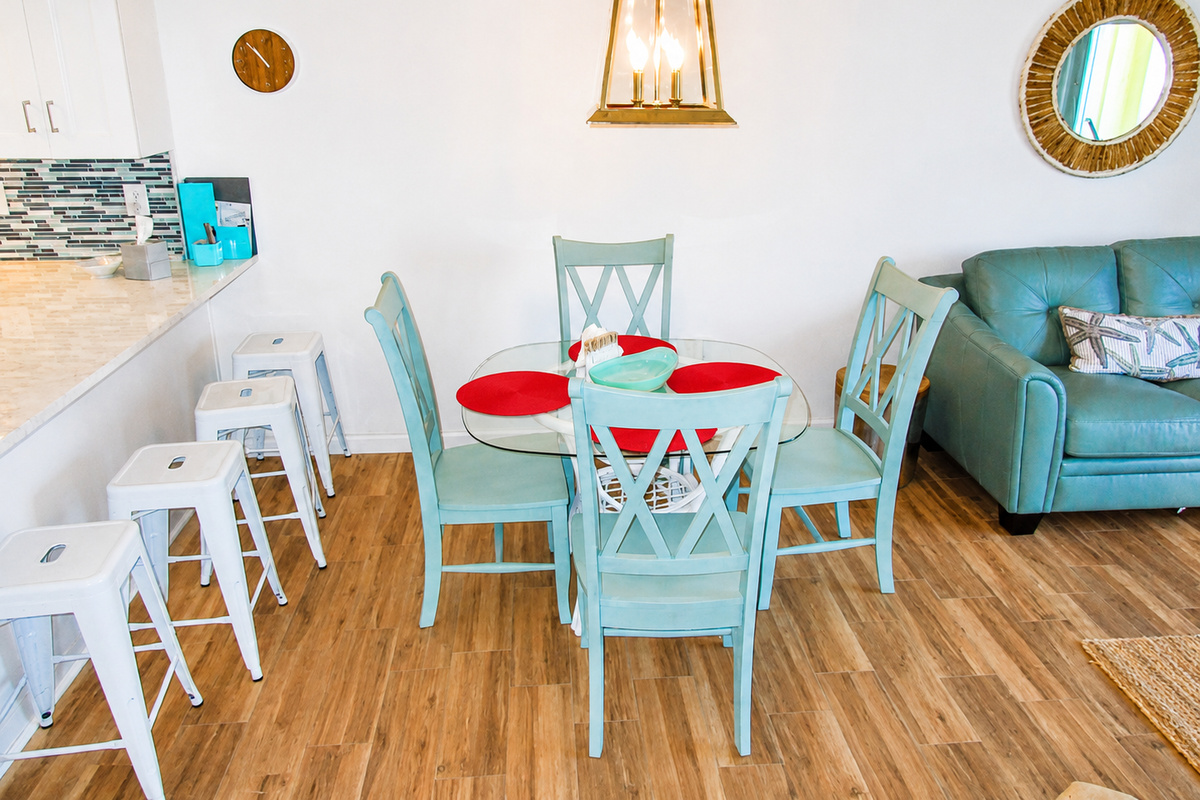 write airbnb description for this image around 80 characters.