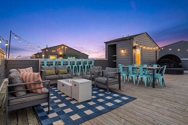Rooftop Lounge: Unwind under twinkling lights with stunning sunset views and comfy seating!