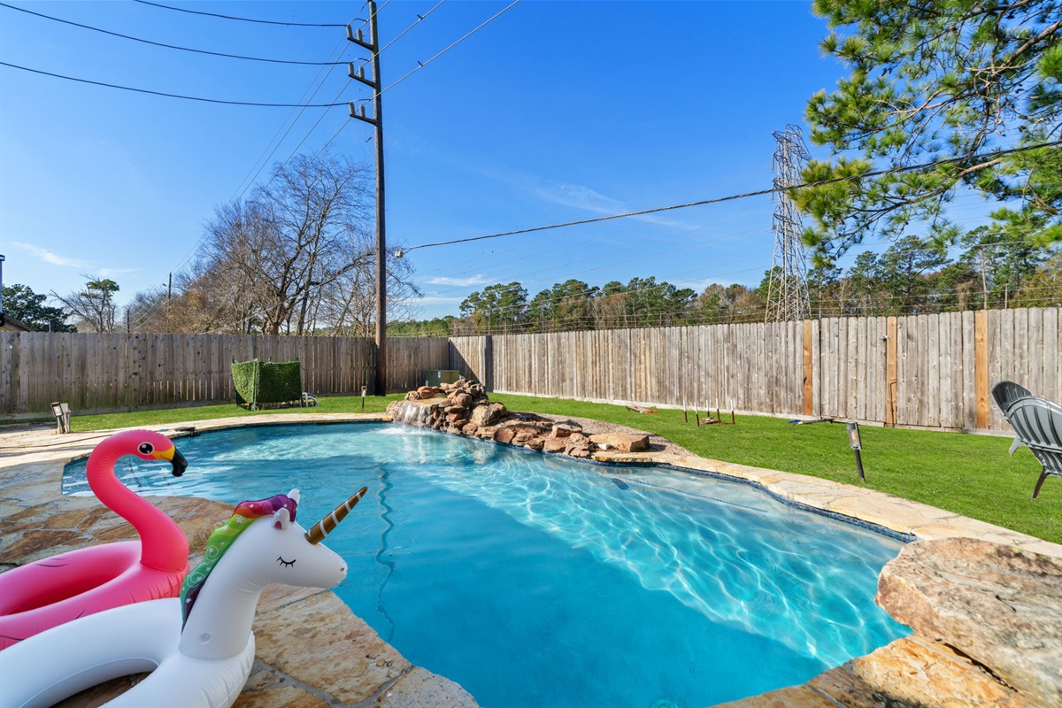 Your own sparkling pool in Humble — perfect for family fun and summer getaways.