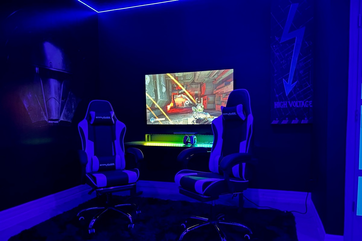 Epic Star Wars vibe: game, stream, or relax under cosmic lighting.