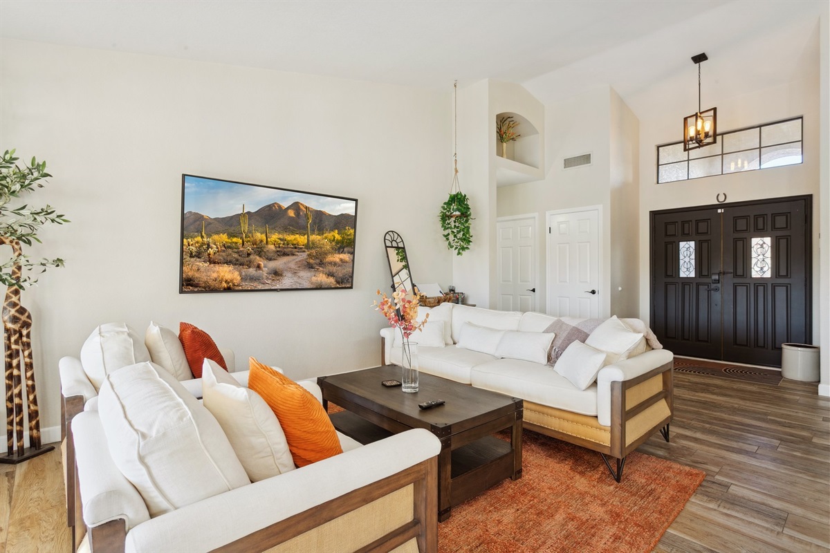 Lakefront Oasis w/ Pool & Hot Tub · Garden Lakes | 3 Bed 2 Bath — Lakefront Oasis w/ Pool & Hot Tub | 3b • 2bth, Avondale, Arizona — photo 5