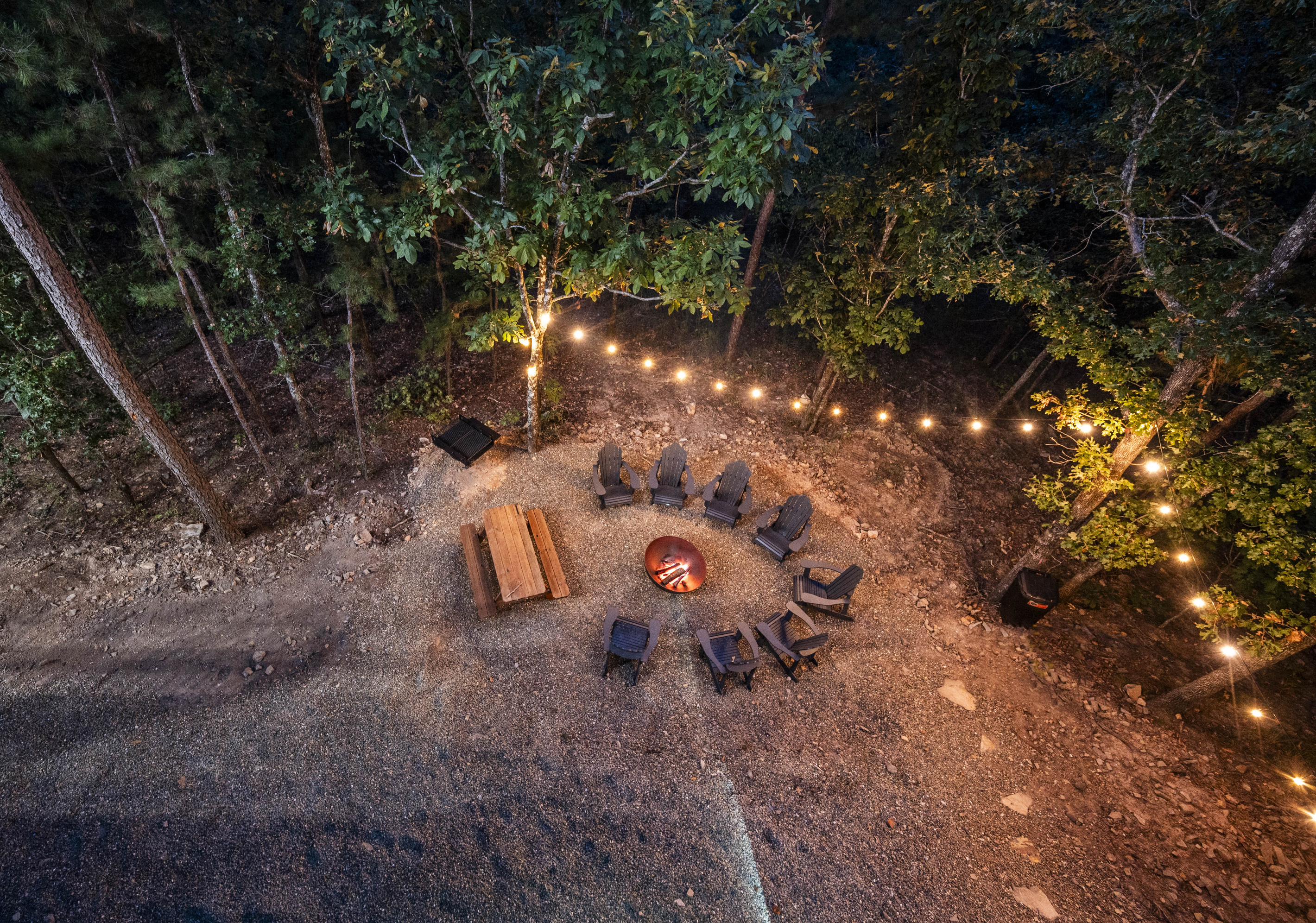 Create memorable evenings by enjoying a cozy fireplace surrounded by nature