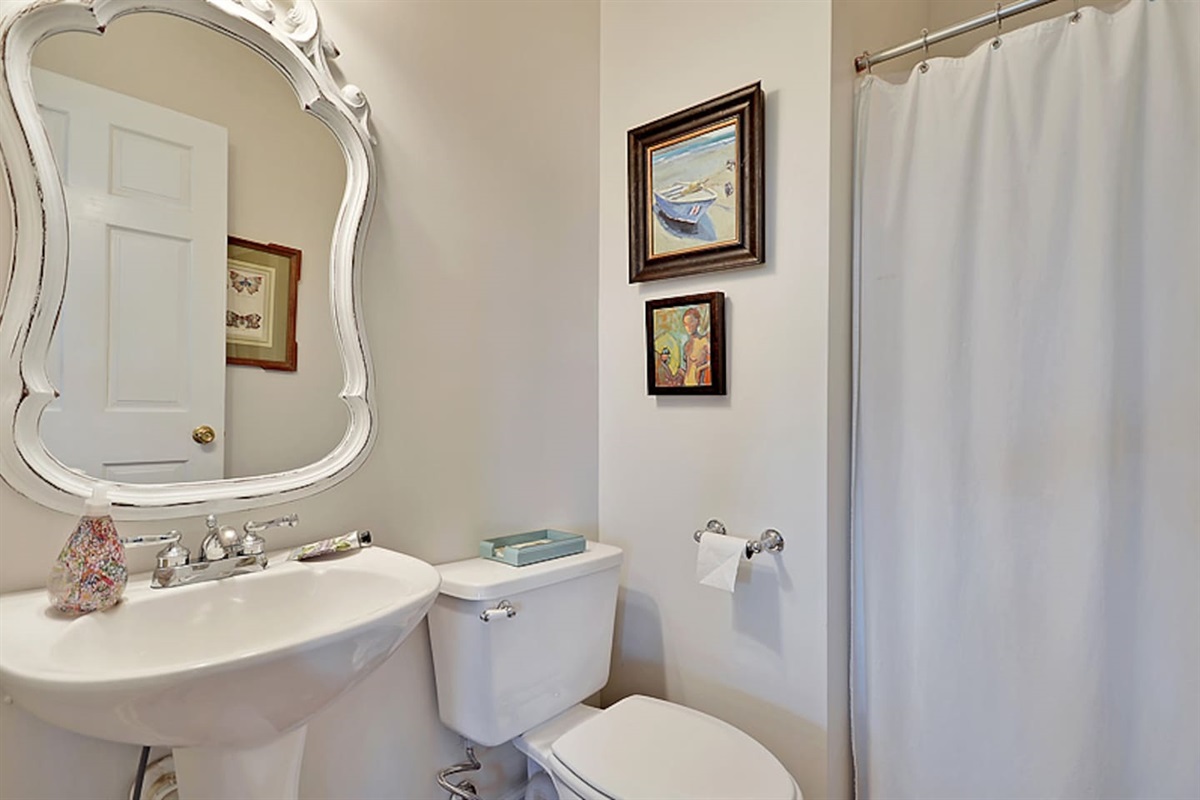 Full Bathroom 2 (Ground Level)
