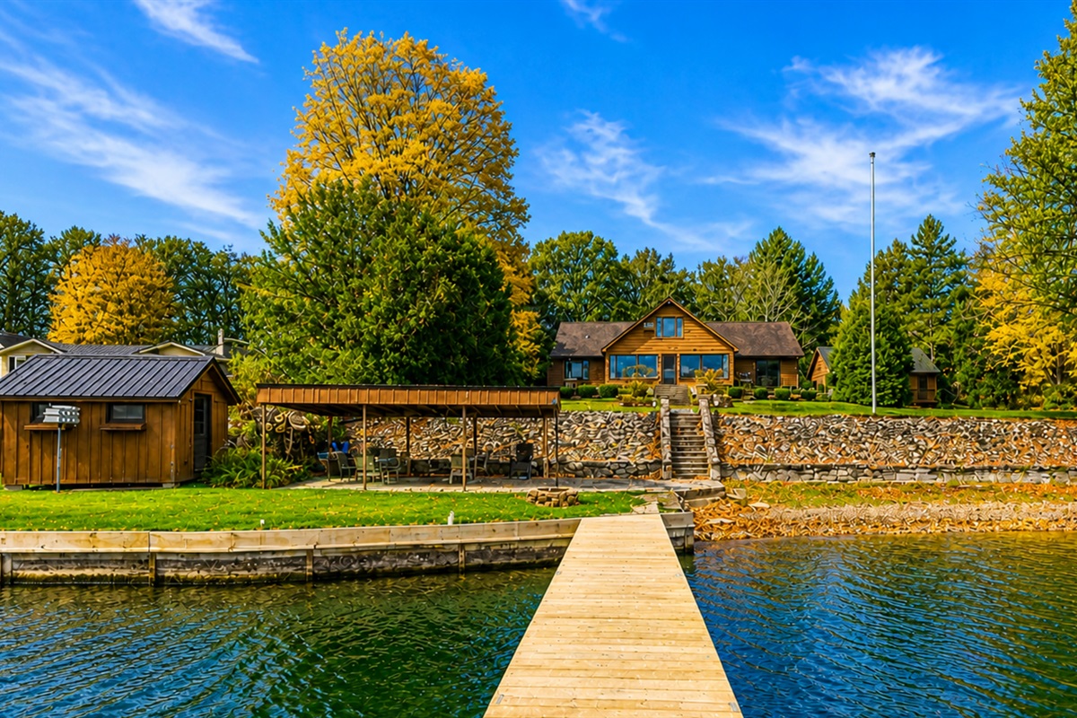 Lakeside canopy with outdoor dining area