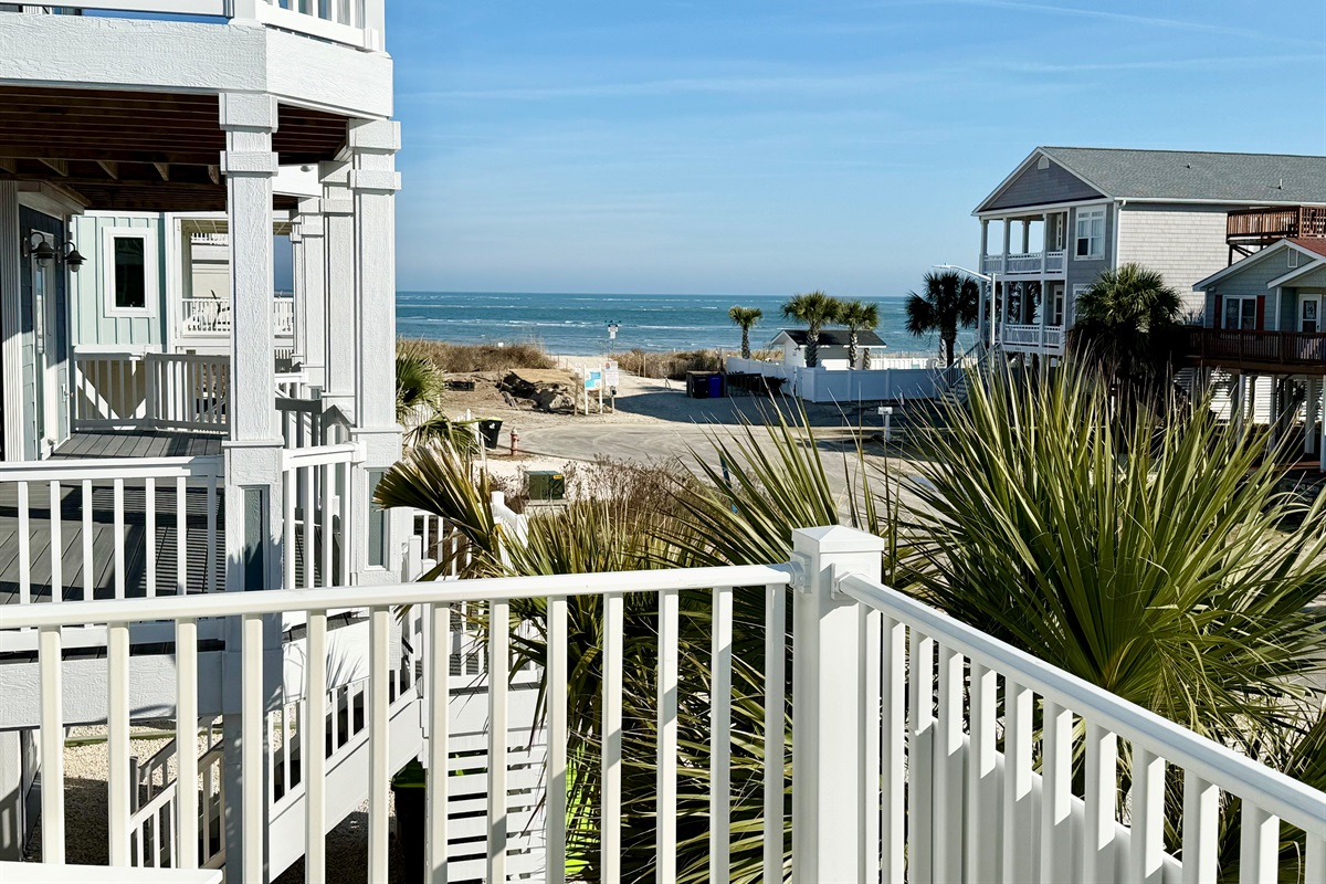 Beautiful ocean views from front deck.