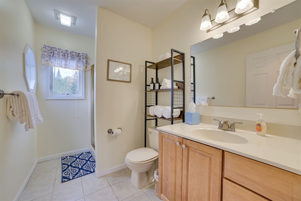 Upstairs Bath with Shower