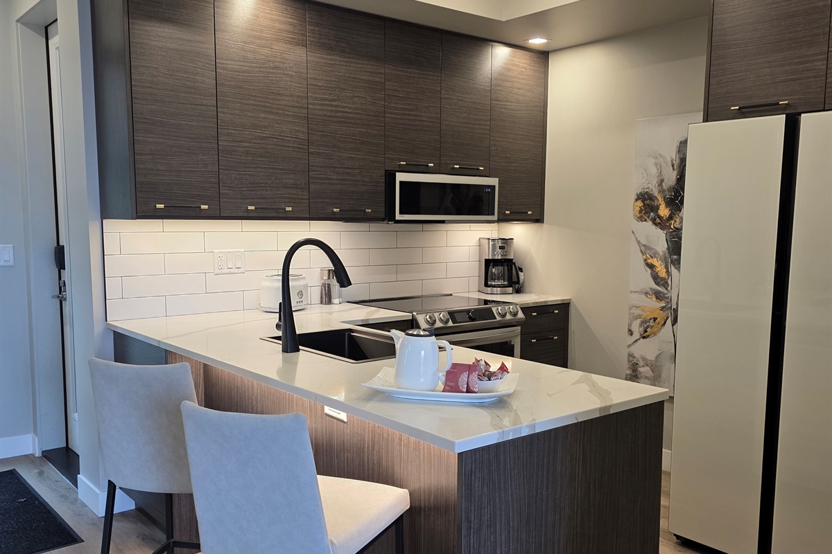 Brand new appliances (dishwasher, microwave oven and fridge), equipped with Coffee Maker, Kettle, Blender, Toaster, and Dinnerware to host up to 6 Guests comfortably.